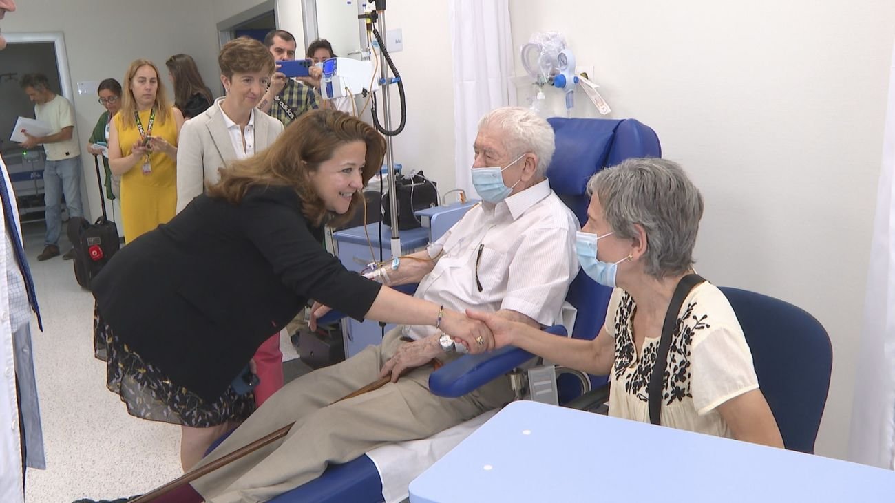 La consejera de Sanidad de la Comunidad de Madrid, Fátima Matute, visita el Hospital del Henares