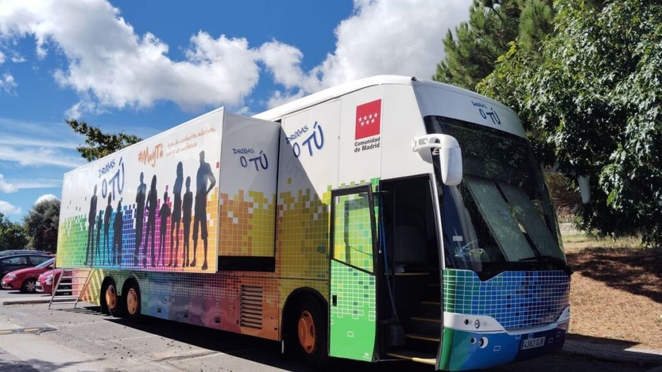 El autobús ‘Drogas o Tú’ hace parada en Móstoles para frenar las adicciones entre jóvenes