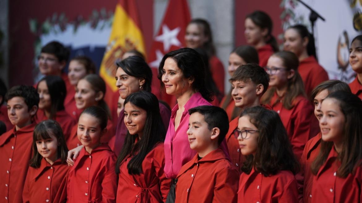 La presidenta Isabel Díaz Ayuso durante la inauguración del ciclo de Villancicos en Sol