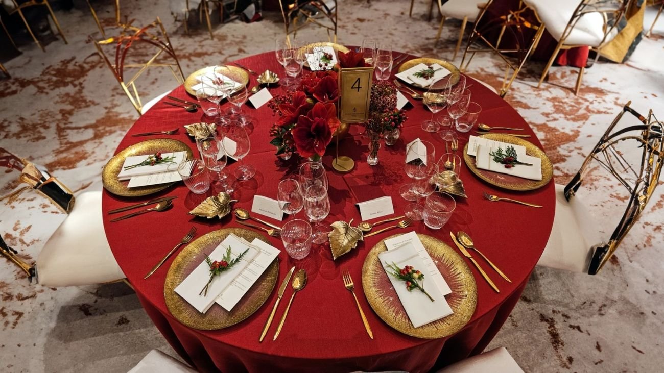 La mesa preparada para la cena de Navidad