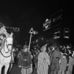 Celebración en el centro de Madrid de la cabalgata de los Reyes Magos de 1961