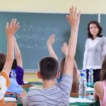 Profesora dando clase