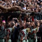 Díaz Ayuso acompaña en Málaga al Cristo de la Buena Muerte